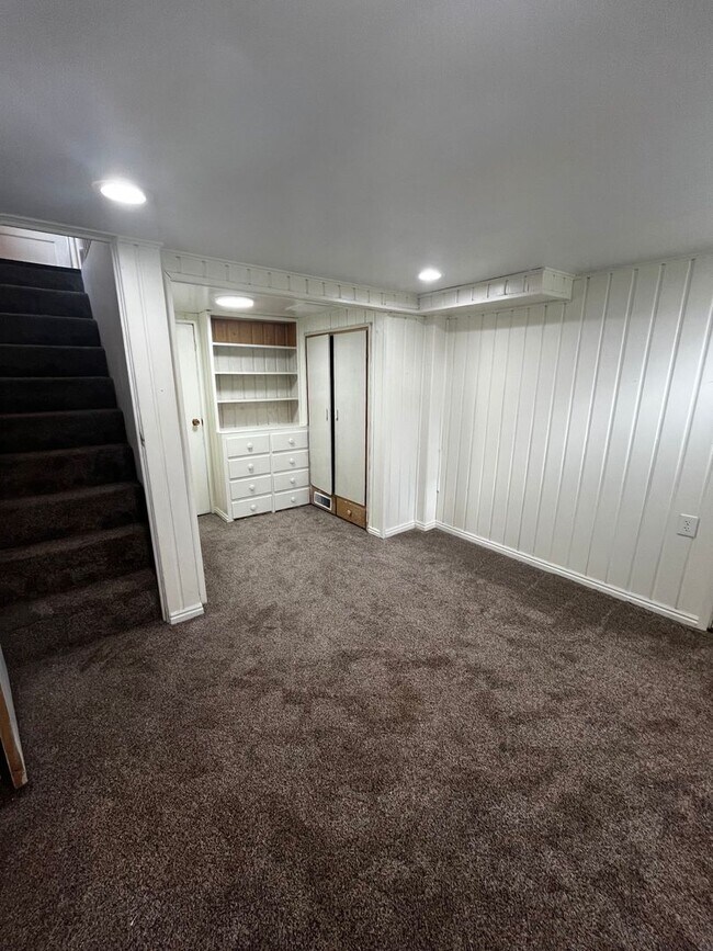 Building Photo - 856 N 300 W
