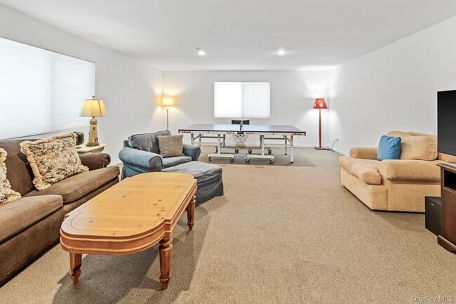 Building Photo - 34 Park Cir