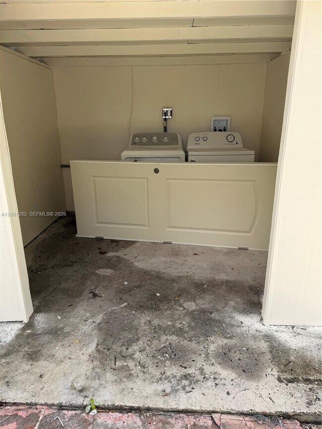 Building Photo - 6613 Evergreen Dr