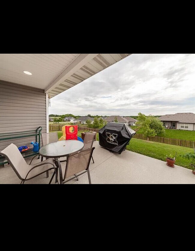 Building Photo - 5610 Abercorn Dr