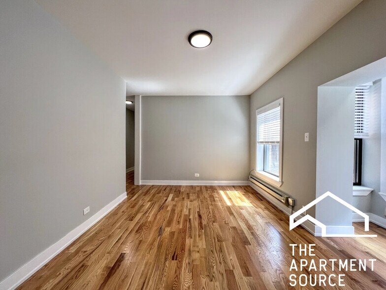 Building Photo - 4415 N Wolcott Ave