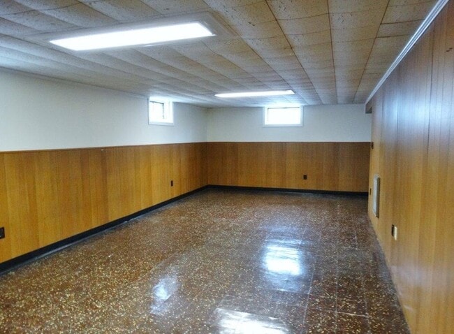 Building Photo - 38 Marshall Dr