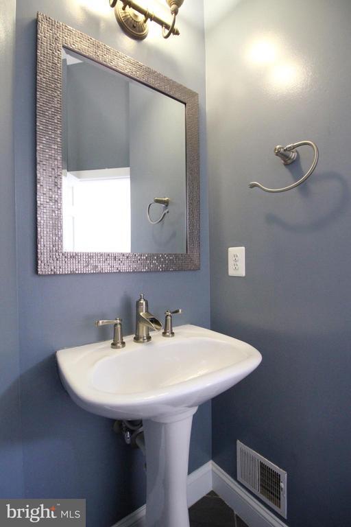 Building Photo - 3800 Elmwood Towne Way