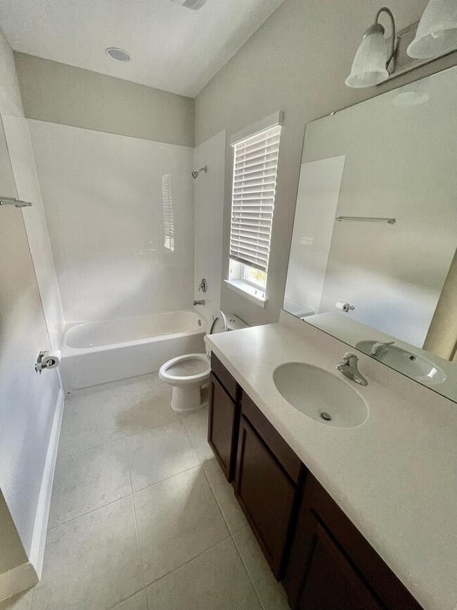 Building Photo - 15621 Honeybell Dr