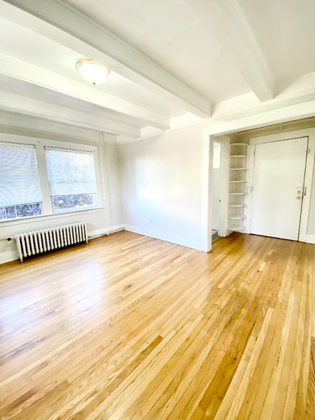 Building Photo - 901 N M St