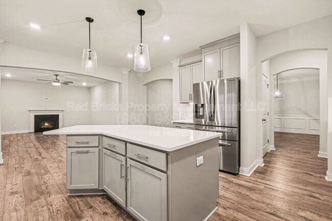 Building Photo - 7907 Moon Hl Pl