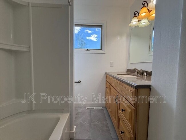 Building Photo - 821 47th St S