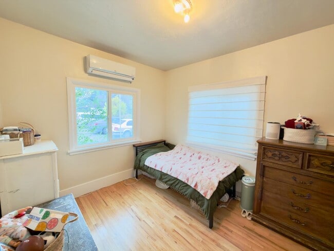 Building Photo - 184 N 200 E