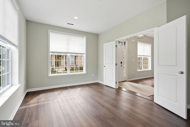 Building Photo - 1190 Webb Dr