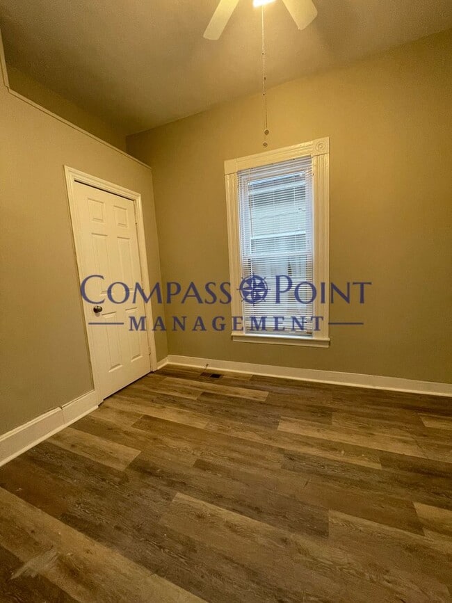 Building Photo - Your New Home Awaits! First Month Rent Fre...