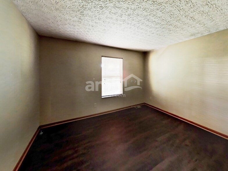 Building Photo - 206 Aaron Ct