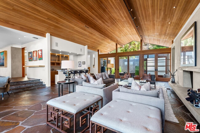 Building Photo - 4305 Clear Valley Dr