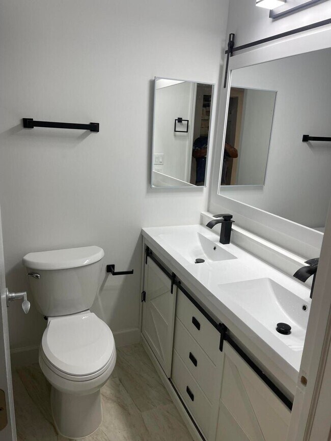 Building Photo - 1205 Crystal Way