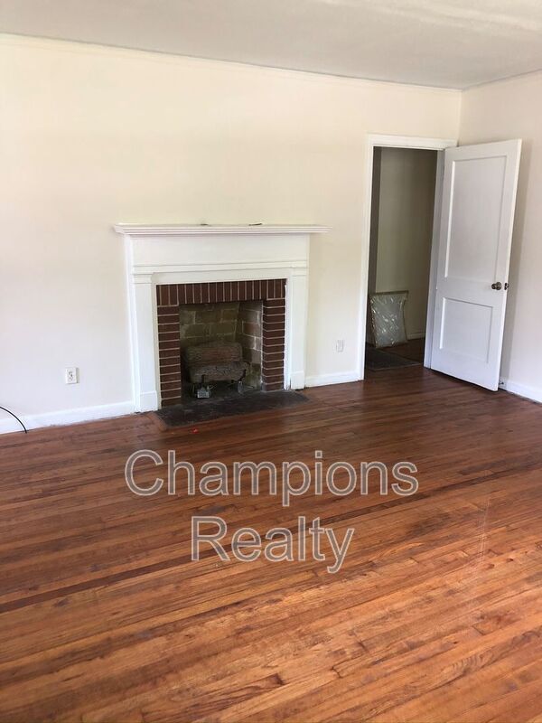 Building Photo - 2834 Mimosa St