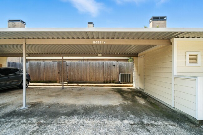 Building Photo - 10333 Longmont Dr