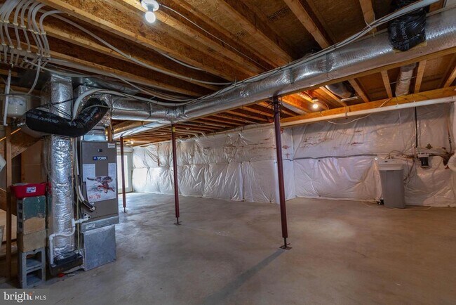 Building Photo - 59 Stork Ln