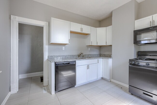 Building Photo - 1240 S 15th St
