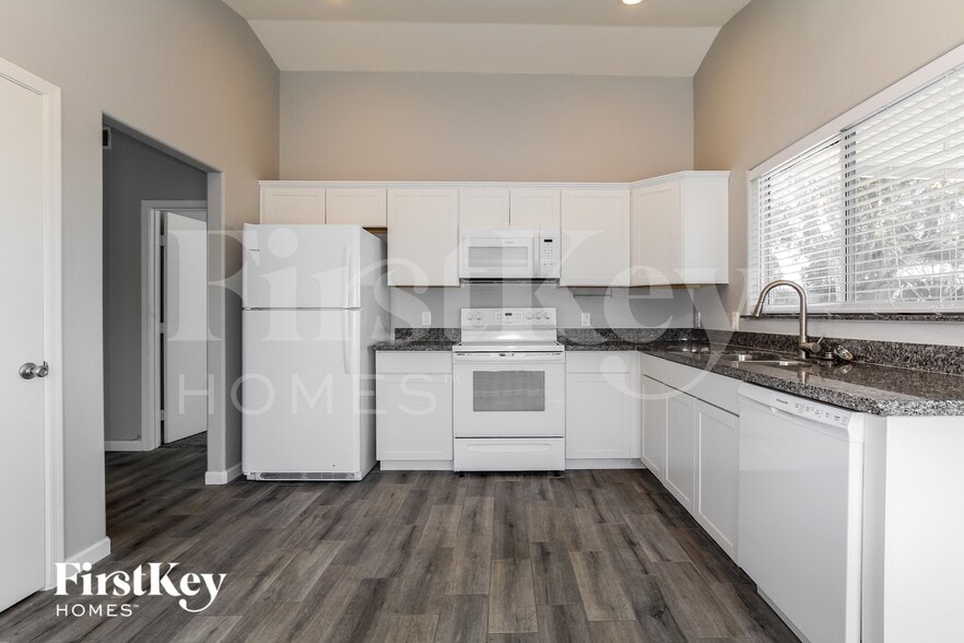 Building Photo - 2965 W Lone Cactus Dr