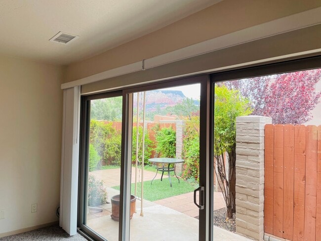 Building Photo - 230 Arroyo Sienna Dr