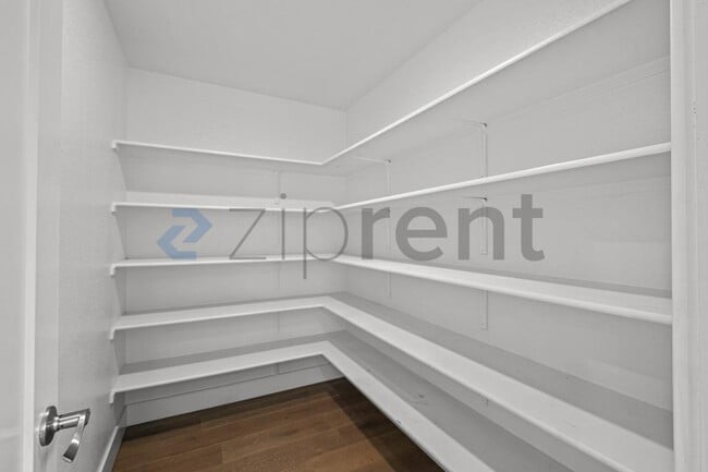 Building Photo - 285 Bear Creek Dr