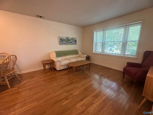 Building Photo - 2132 Belle Grove Dr SW