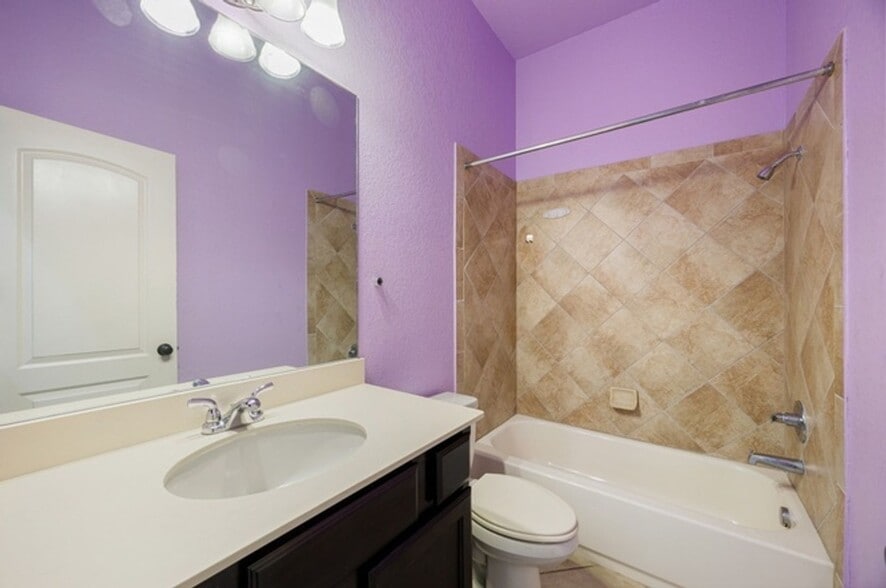 Building Photo - 518 Lucrezia