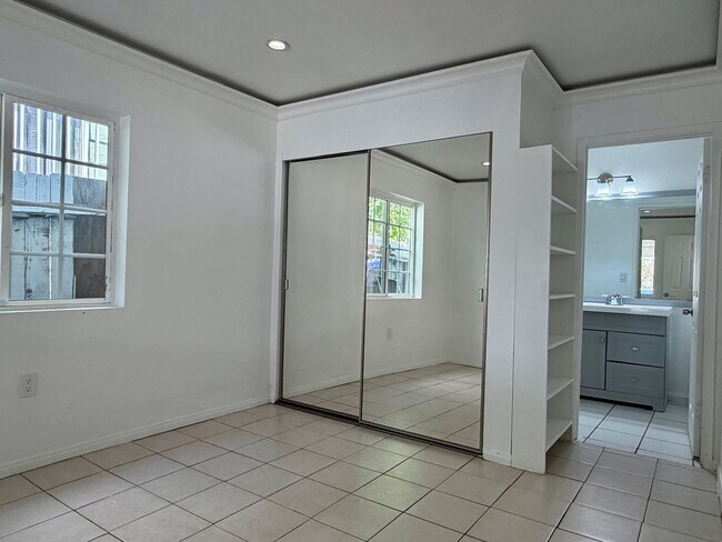 Building Photo - 4522-24
