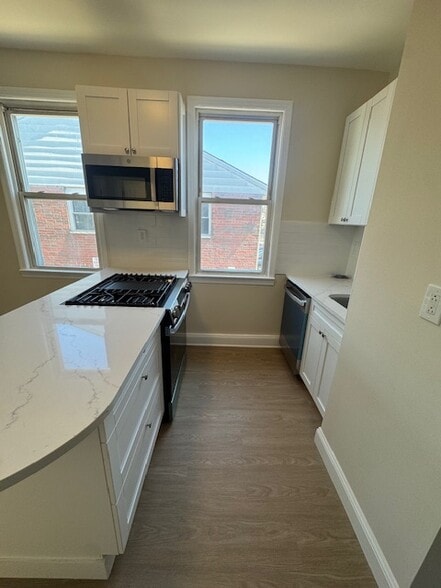 Building Photo - 92 Maple St