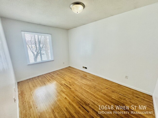 Building Photo - 10648 Wren St NW