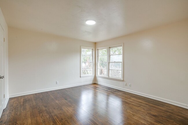 Building Photo - Ready for New Tenants- 3 Bedroom, 1.5 Bath in NRH- Birdville ISD- 76108