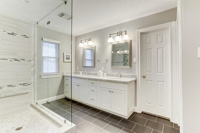 Building Photo - 248 Westcott St