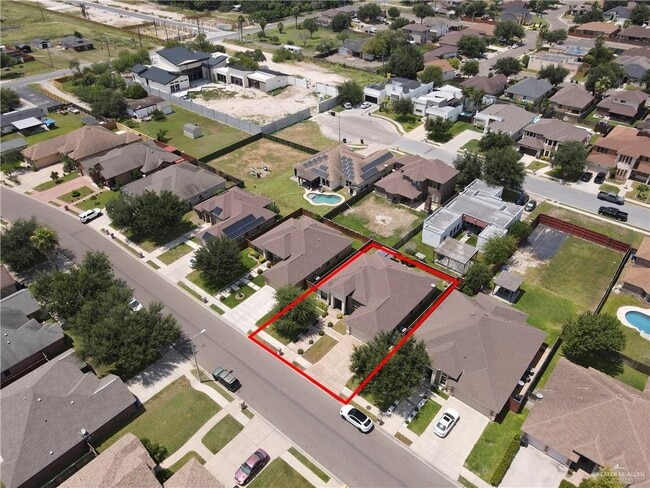 Building Photo - 28 Sycamore Ave