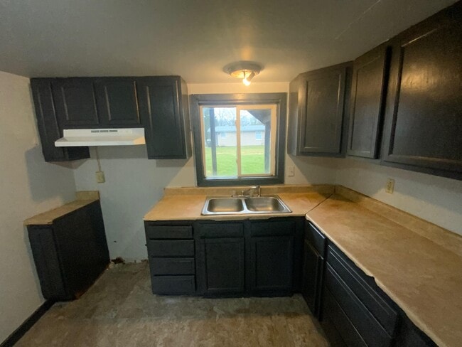 Building Photo - 1420-E Cleveland-