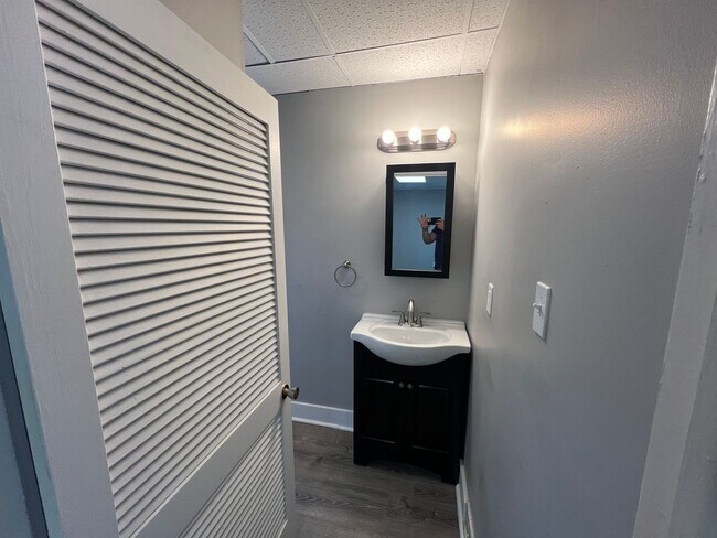 Building Photo - Gorgeous 1 and 2 bedroom apartments for re...