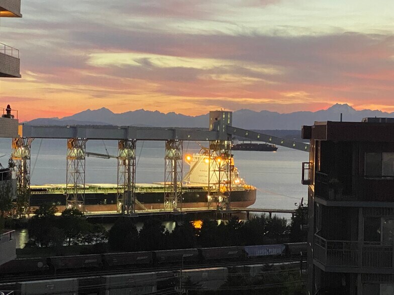 Primary Photo - 415 W Mercer St