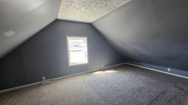 Building Photo - 3 bedroom  Single Family | Section 8 and E...