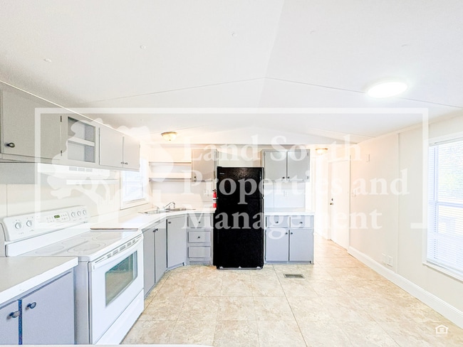 Building Photo - 1977 Meadow Oak Cir