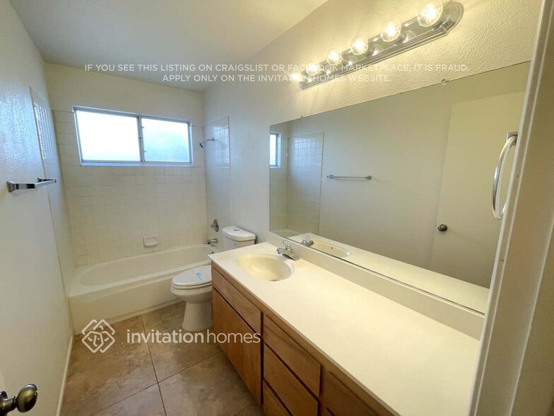 Building Photo - 303 Hampshire Ct