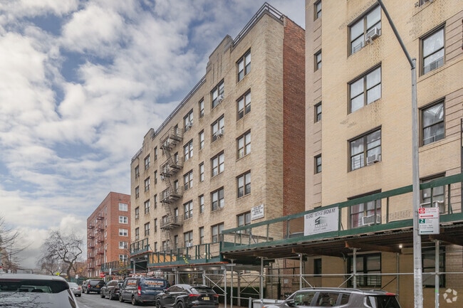 Building Photo - 55 E 190th St