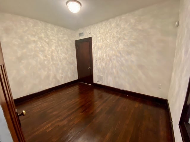 Building Photo - 664 Gladstone Ave