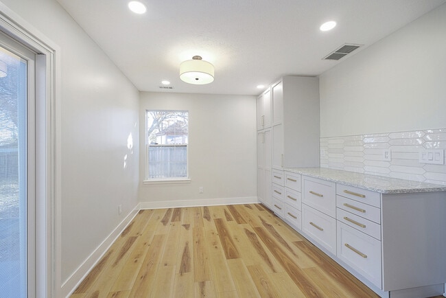 Building Photo - Beautifully 4-Bedroom Home in the Heart of Brownsburg!