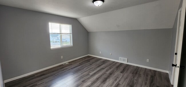 Building Photo - Beautiful 3 Bed, 2 Bath Home w/ Office in ...