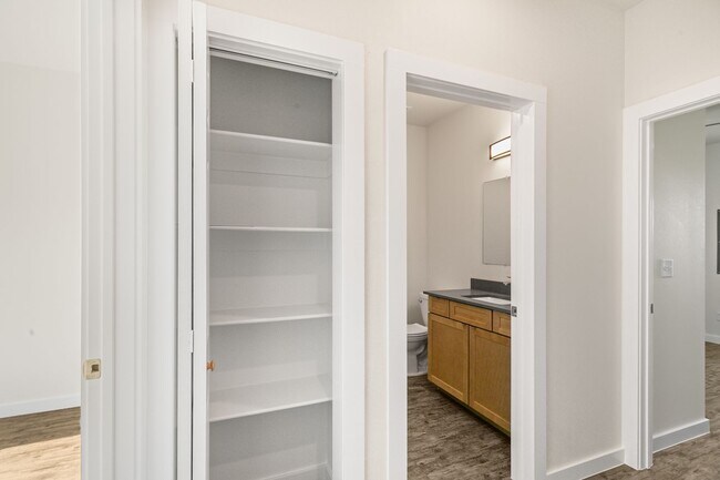 Building Photo - Brand New Townhomes 15 Minutes from Bentonville!