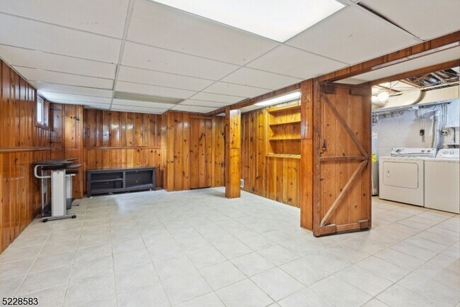 Building Photo - 21 Spier Dr