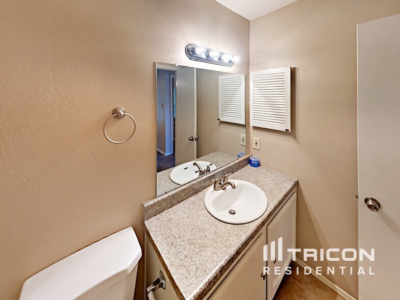 Building Photo - 1378 Southridge Dr