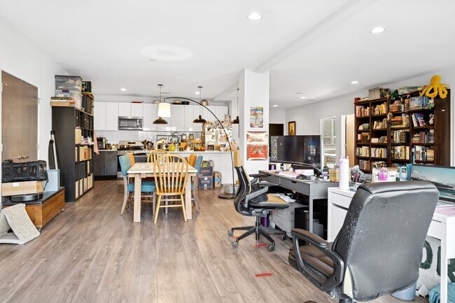 Building Photo - 4027 N Broadway