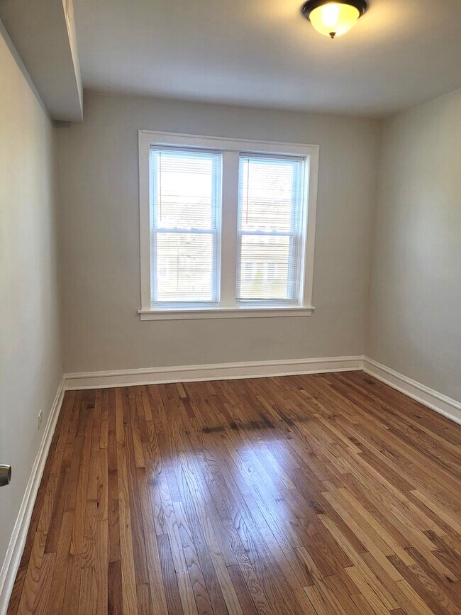 Building Photo - 1101 N Avers Ave