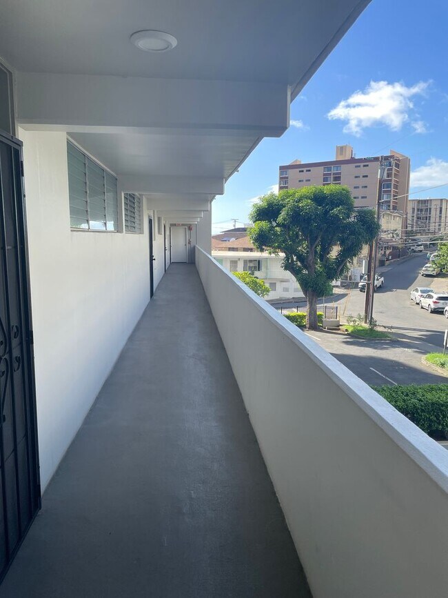 Building Photo - Victoria Plaza - Makiki/Punchbowl - 2/2/1 ...