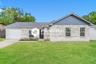 Building Photo - 3 Bedroom Pet-Friendly Home in Dallas, TX with Main Street Renewal
