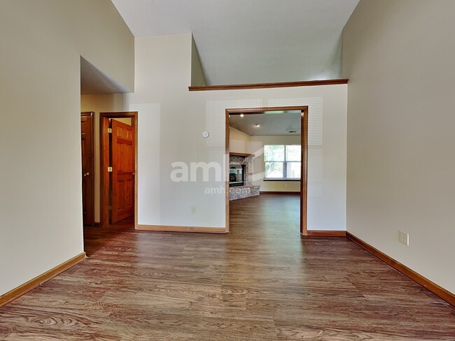 Building Photo - 3326 Redbud Ct